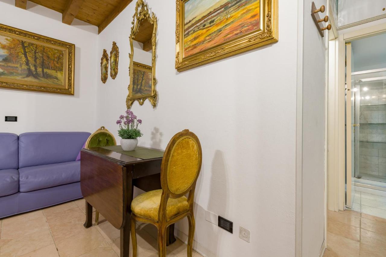 Fairy Studio In Verona Apartment Luaran gambar